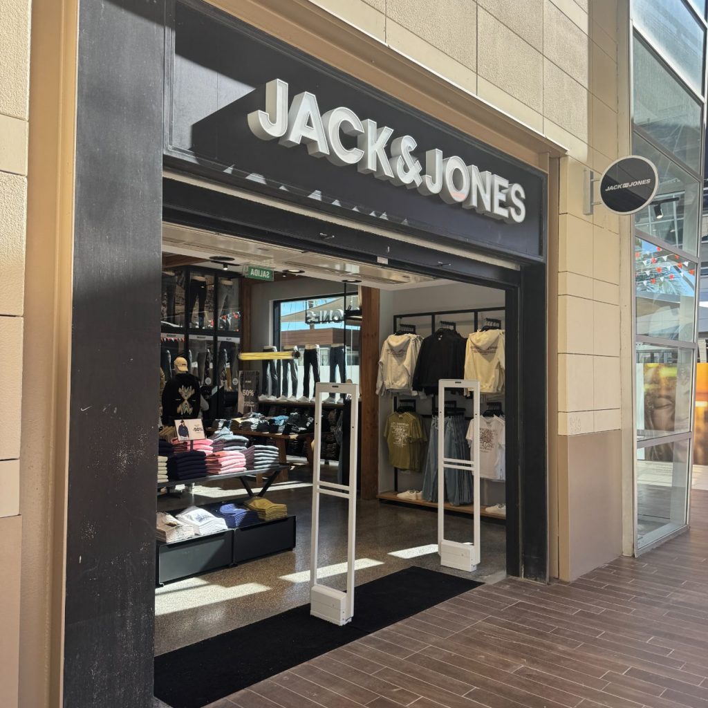 reforma de local comercial para jack and jones en centro comercial Bonaire Valencia