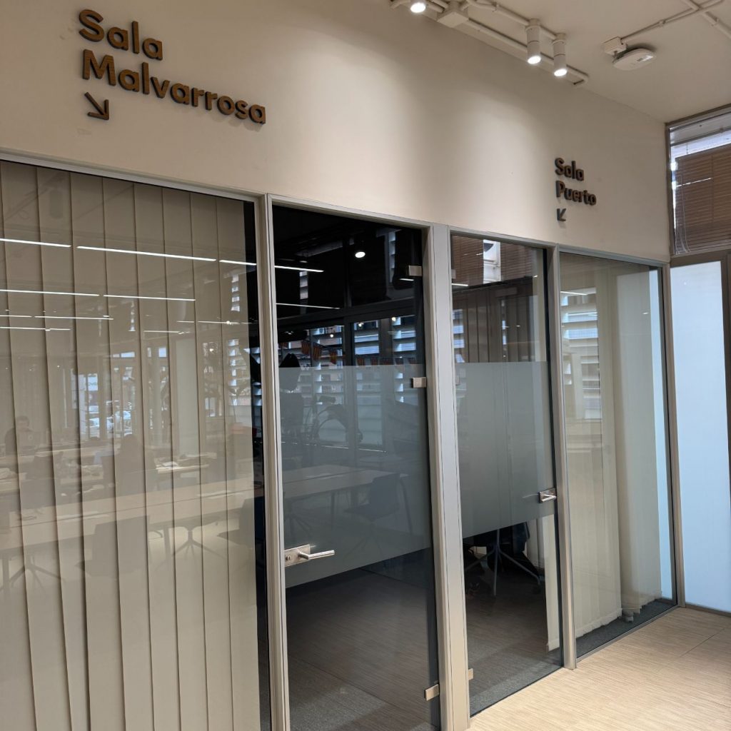 reforma de sala networking local valencia