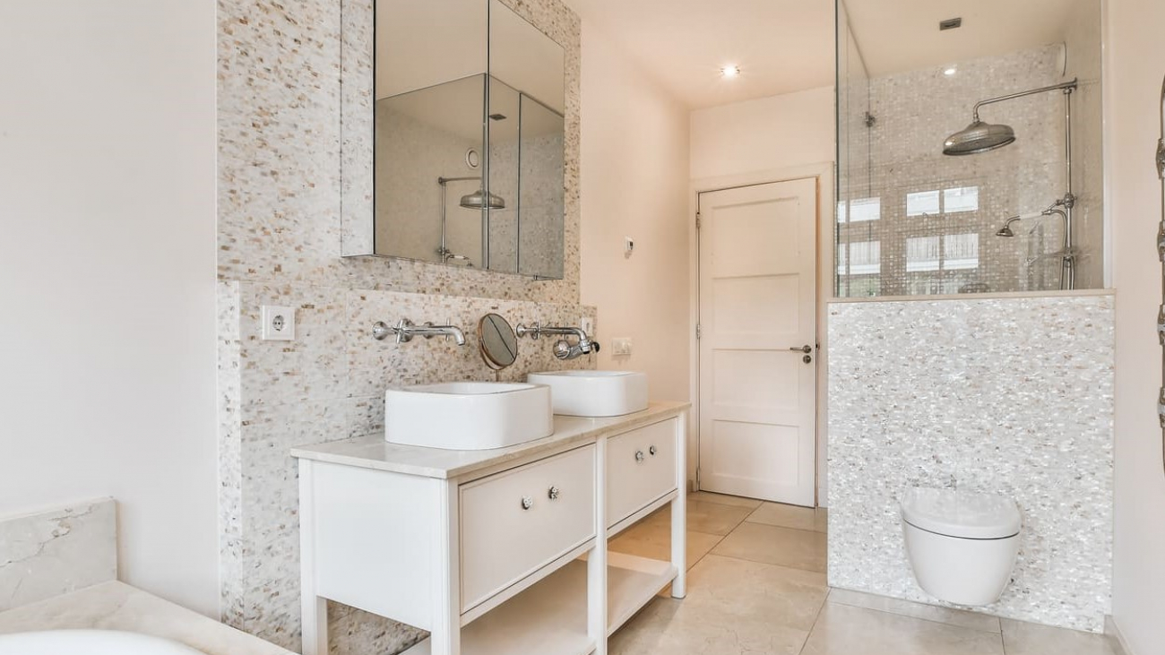 Reforma de cuarto de baño, rediseño de interiores completo para baño de 8 metros cuadrados